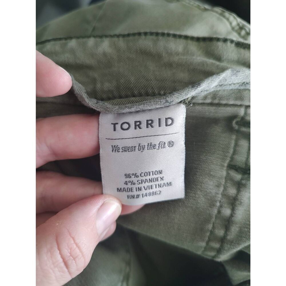 Torrid Women’s Size 20 Plus Green Cropped Utility Pants - Picture 4 of 5